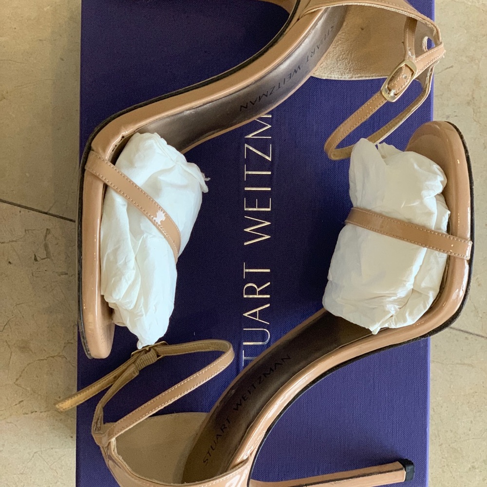 Stuart Weitzman Nudist Sandal Patent Beige “Adobe”